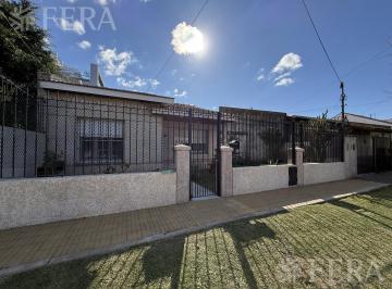 Casa · 63m² · 3 Ambientes · Venta Casa 3 Ambientes con Patio en Quilmes Oeste