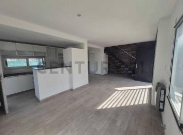 Casa · 90m² · 4 Ambientes · 1 Cochera · 513 Entre 142 y 143 Dúplex Casa en Complejo Cerrado en Venta. Financiacion!