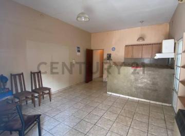 Casa · 120m² · 3 Ambientes · 1 Cochera · Venta de Casa de Frente con Dos Dorm. en Barrio Ludueña - Rosario
