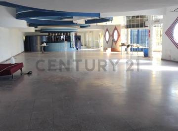 Local comercial · 528 Entre 20 y 21, Tolosa La Plata. Venta en Bloque, Salon Para Eventos, Local y Cuadra de Panaderia
