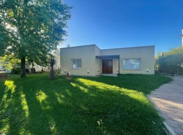 Casa · 126m² · 5 Ambientes · 1 Cochera · Venta de Casa 5 Ambientes Luminosa Permuta Barrio Privado Cardales Village