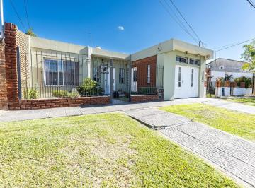 Casa · 125m² · 3 Ambientes · 2 Cocheras · Casa en Venta San Antonio de Padua 3 Ambientes con Patio y Pileta