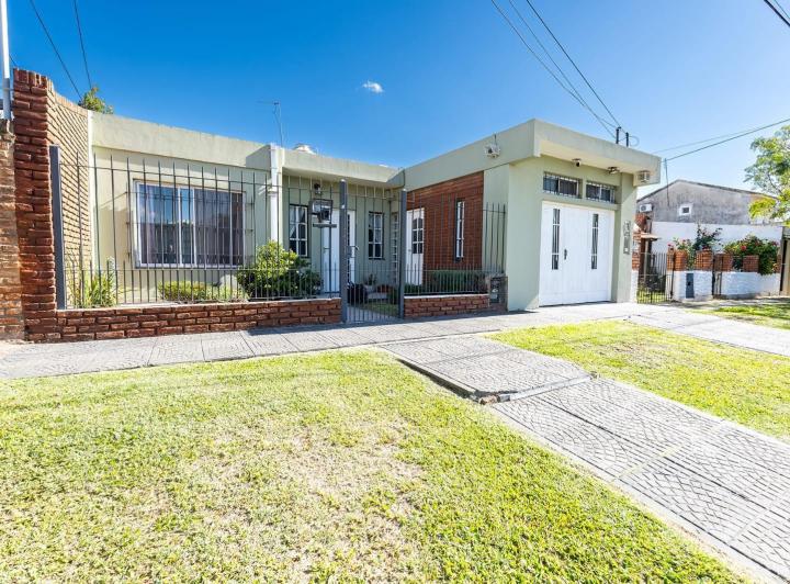 Casa · 125m² · 3 Ambientes · 2 Cocheras