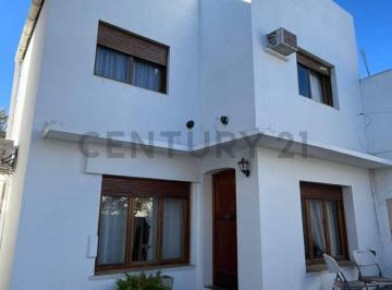 PH · 114m² · 4 Dormitorios · 1 Cochera · 29 Entre 40 y 41. PH en Venta, 4 Dorm.