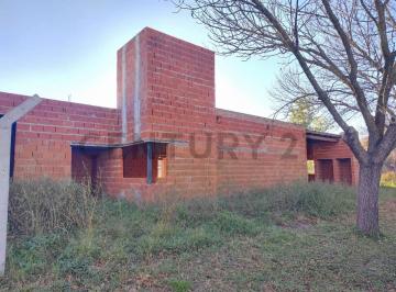 Casa · 151m² · 7 Ambientes · 1 Cochera · Casa en Construccion en Venta, con Amplio Terreno en Maggiolo