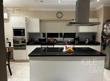 Casa · 235m² · 5 Ambientes · 2 Cocheras · Casa en Venta en Las Tipas, Nordelta