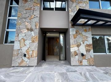 Casa · 240m² · 6 Ambientes · 2 Cocheras · Casa en Alquiler a Estrenar B°ciro de Vieytes