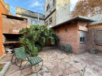 Casa · 206m² · 6 Ambientes · 4 Cocheras · En Venta - Casa 4 Dorm. con Cochera y Patio - Barrio Azcuénaga