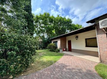 Casa · 277m² · 5 Ambientes · 3 Cocheras · Muy Linda Casa en Bella Vista