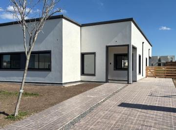 Casa · 156m² · 5 Ambientes · Casa en Venta - 3 Dorm. 3 Baños - Pilar