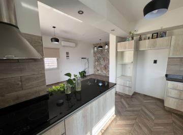 Casa · 115m² · 6 Ambientes · 2 Cocheras · Casa en Alquiler con Piscina en Santa Lucia