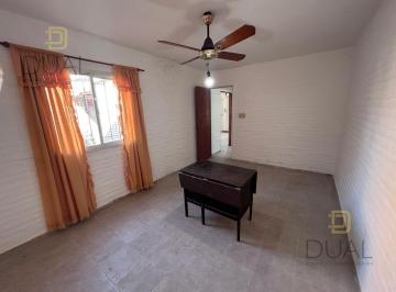 PH · 200m² · 3 Ambientes · Venta Casa Al Frente en PH – 2 Dorm. – Cochera y Patio – Apta Crédito