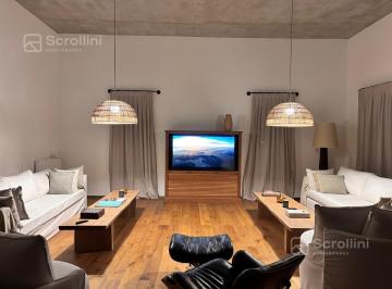 Casa · 600m² · 6 Dormitorios · 1 Cochera · Casa en Venta
