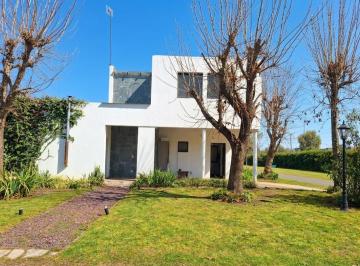 Casa · 120m² · 4 Ambientes · 1 Cochera · Casa en Venta 4 Ambientes en Barrio Cerrado La Cuesta, Pilar - Apto Crédito