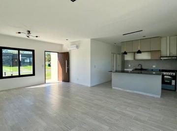 Casa · 107m² · 4 Ambientes · 1 Cochera · Casa 4 Amb con Pileta a Estrenar San Sebastian