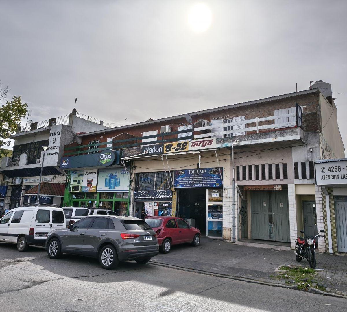 Av. Mitre 858. Entre 8 y 9