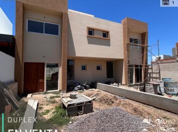 Casa · 117m² · 4 Ambientes · 1 Cochera · Duplex 3 Dorm. - Brisas de Manantiales