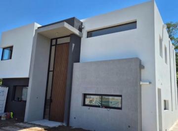 Casa · 187m² · 4 Ambientes · 2 Cocheras · Venta Casa - Barrio Nativas - Puertos del Lago - 4 Ambientes