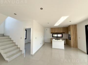 Casa · 155m² · 5 Ambientes · 3 Cocheras · Casa en Venta - Barrio Santa Elena - Pilar del Este