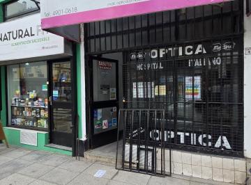 Local comercial · 32m² · Peron 4200 Frente Hospital Italiano Local Almagro