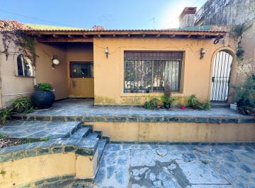 Casa · 106m² · 4 Ambientes · 1 Cochera · Casa con Jardin a La Venta en San Fernando