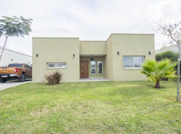 Casa · 165m² · 5 Ambientes · 4 Cocheras · Casa en Pilar del Este - San Ramón