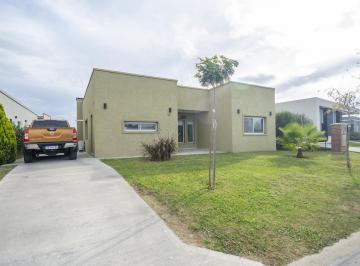 Casa · 165m² · 5 Ambientes · 4 Cocheras · Casa en Pilar del Este - San Ramón