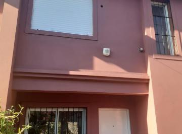 Casa · 90m² · 4 Ambientes · Casa en Rosario
