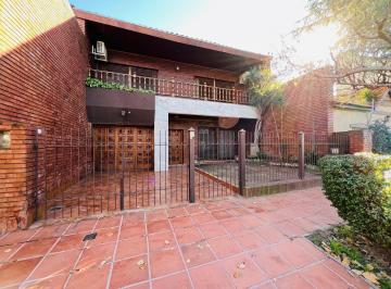 Casa · 254m² · 4 Ambientes · 2 Cocheras · Casa de 4 Ambientes con Cochera en Venta en Martinez