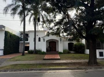 Casa · 238m² · 9 Ambientes · 2 Cocheras · Venta Casa Barrio Urca 4 Dorm. Apta Crédito