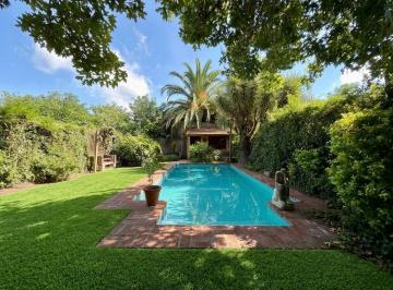 Casa · 145m² · 4 Ambientes · 1 Cochera · Venta Casa con Pileta en Sordeaux Cerca Hindu Club