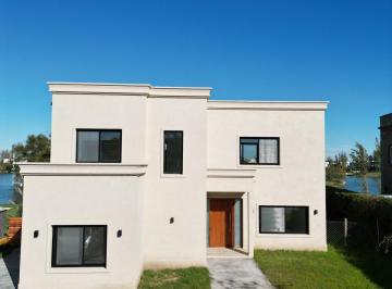 Casa · 173m² · 5 Ambientes · 1 Cochera · Casa Al Agua Canton Norte