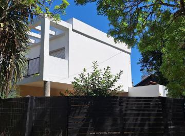 Casa · 226m² · 6 Ambientes · 2 Cocheras · Casa en Alquiler Libertador Al Rio