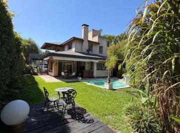 Casa de 5 ambientes, Berazategui · Casa en Alquiler - Club El Carmen