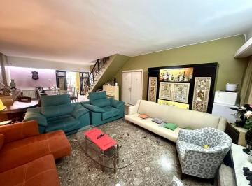 Casa · 230m² · 6 Ambientes · 2 Cocheras · Casa en Balvanera