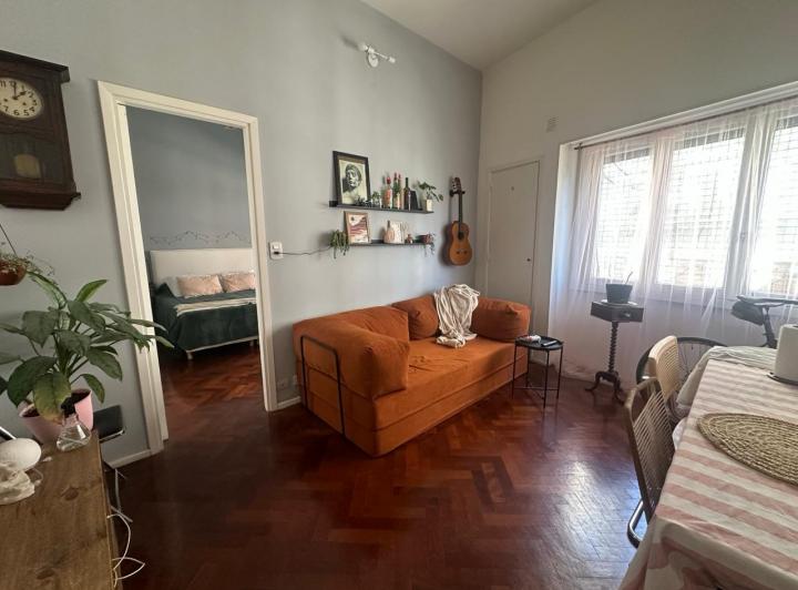 Departamento en Venta, 2 Ambientes a La Calle, Balcón. Recoleta