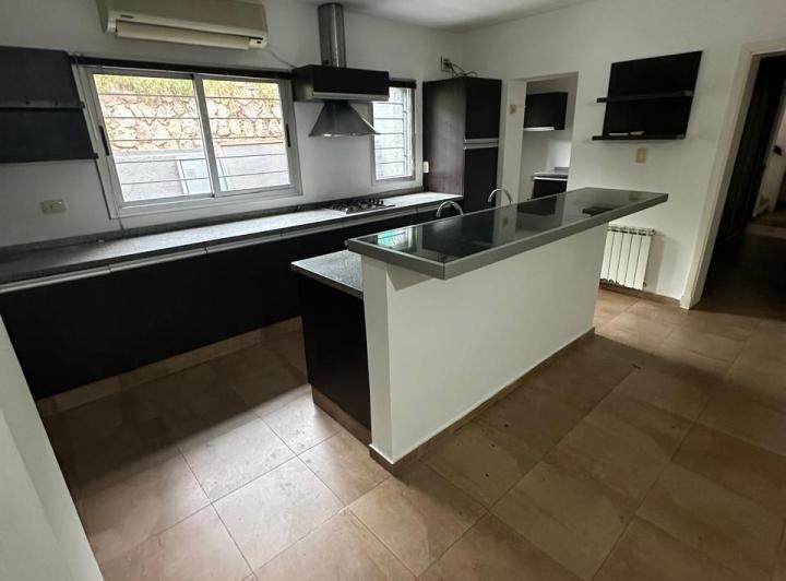 Casa · 350m² · 3 Ambientes
