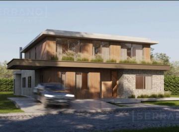 Casa · 316m² · 8 Ambientes · 2 Cocheras · Venta Casa a Estrenar de Primera Calidad Lote Interno con Pileta en Carpinchos Llave en Mano.