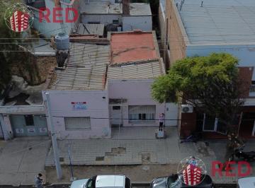 Casa · 232m² · 5 Ambientes · Vende Casa a Refaccionar en El Centro de Neuquén
