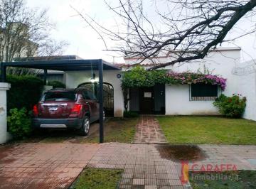 Casa · 183m² · 3 Ambientes · 2 Cocheras · Casa 2 Dorm con Depto Bº Cerro de Las Rosas Hermosa Zona