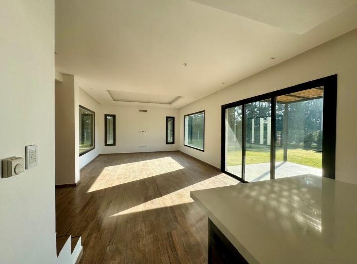 Casa · 170m² · 5 Ambientes · 2 Cocheras