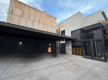 Oficina comercial de 10 ambientes, Ciudad de Mendoza · Venta de Edificio, Excelente Ubicación. 2 Pisos. Para Uso Multiple. Pleno Barrio Bombal.