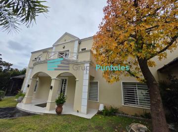 Casa · 350m² · 6 Ambientes · 3 Cocheras · Casa en Barrio Parque El Trébol Sobre Lote de 20 X 80 m Apta Credito