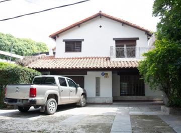 Casa · 307m² · 5 Ambientes · 2 Cocheras · Casa de 5 Ambientes en Alquiler en Acassuso