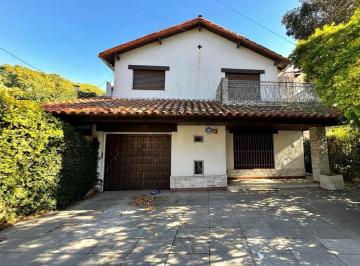 Casa · 307m² · 5 Ambientes · 2 Cocheras · Casa de 5 Ambientes en Alquiler en Acassuso