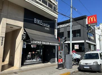 Frente · Local Comercial en Alquiler Olivos (Con Cochera)