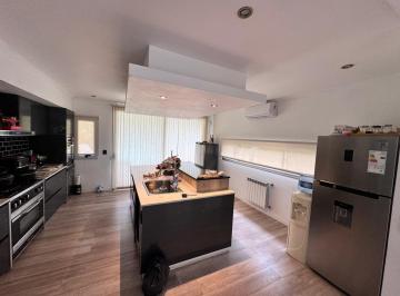 Casa · 270m² · 4 Ambientes · 4 Cocheras · Venta Casa 3 Dorm. City Bell La Plata