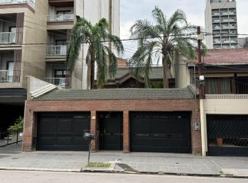 Casa de 7 ambientes, San Miguel de Tucumán · Importante Propiedad en Barrio Sur Ayacucho 566, 4 Dorm., 1165 m² Terreno y 710 m² Construido.