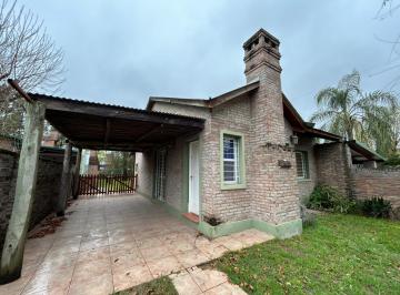 Casa · 59m² · 3 Ambientes · 2 Cocheras · Venta. Casa de 2 Dorm. - Terreno de 350 m². Roldán