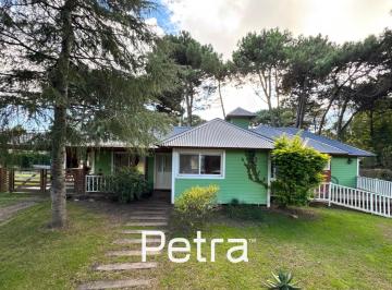 Casa · 120m² · 4 Ambientes · 2 Cocheras · Casa en Venta en Pinamar